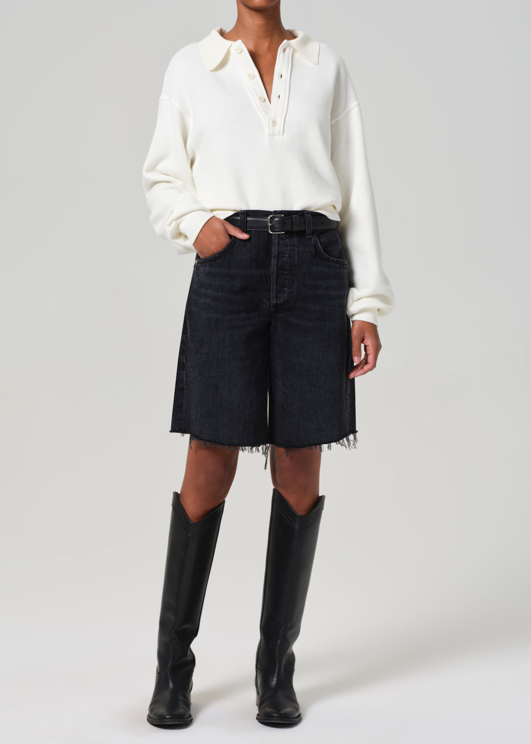 Ayla Short in Voila